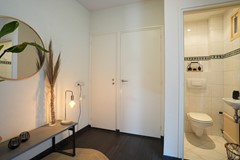 bg hal-toilet.jpg